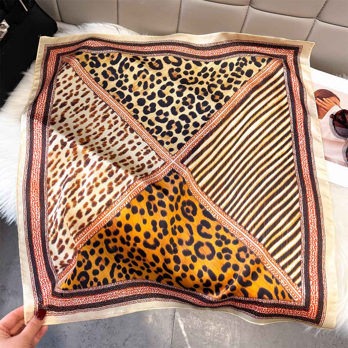 Leopard Print 65cm Silk Scarf  - огляд і ціна Women'S Fashion Poncho